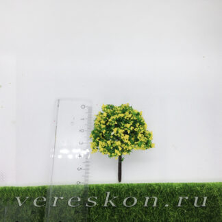 Дерево жёлто-зелёное