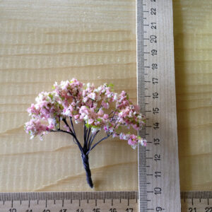 Дерево цветущее розовое