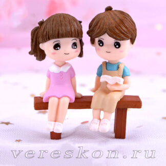 Дети на скамейке