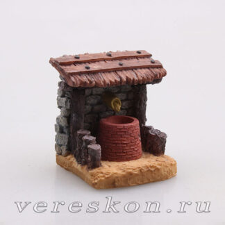 Источник с крышей