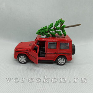 Джип везёт ёлку