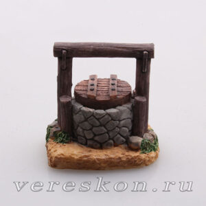 Колодец с крышкой