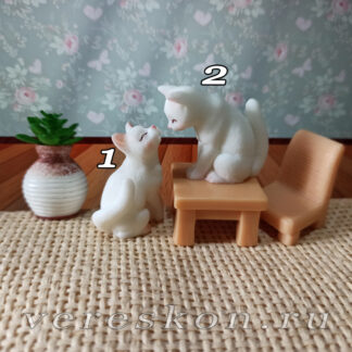 Кошка белая