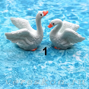 Пара красивых лебедей (за пару)