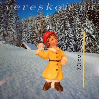 Мальчик со снежком